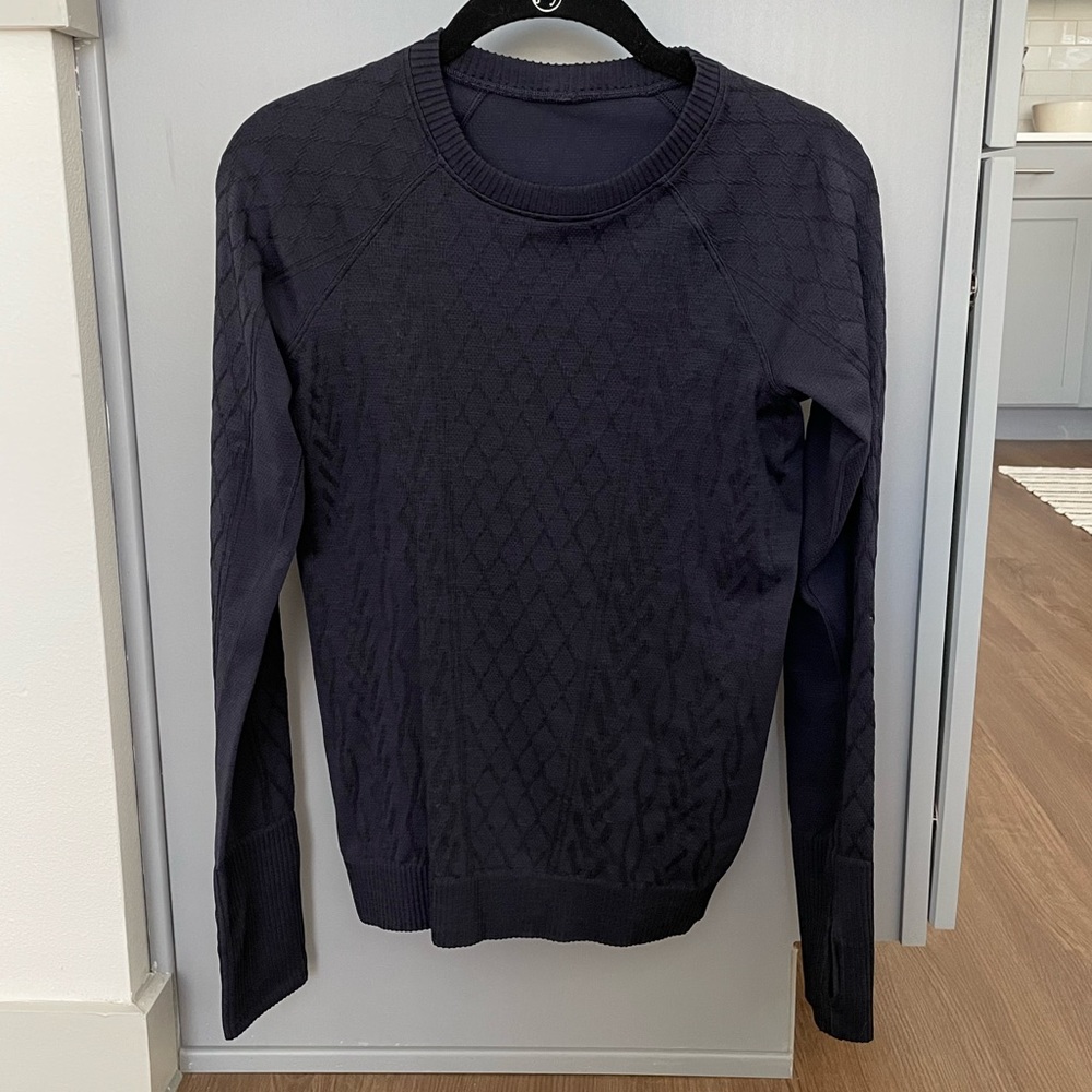 🍋 Gently used lululemon!! 🍋 Warm navy pullover sz:6 runs small!